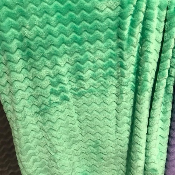 PURPLE Cozy Knit Throw Blanket Home Decor with Fringe - Picture 8 of 10